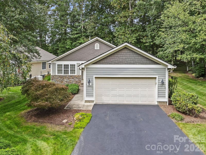 241 Fairway View Dr, Etowah, NC 28729