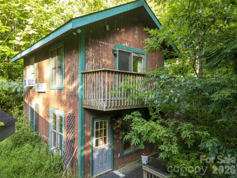 70 Stonegate Trl, Leicester, NC 28748