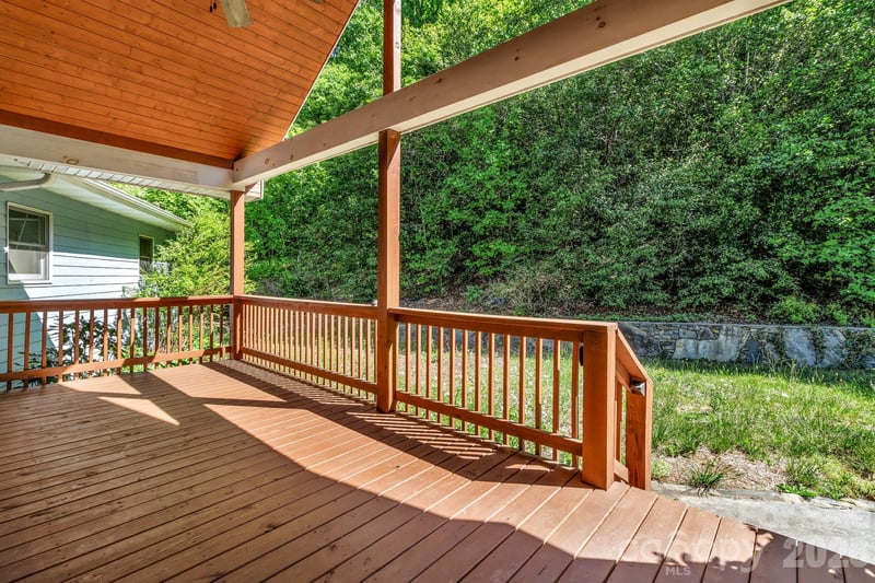 125 Winding Ridge Rd, Fairview, NC 28730