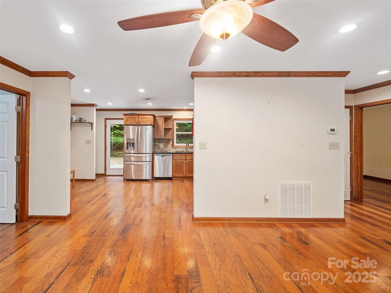 158 Dover Ln, Spruce Pine, NC 28777