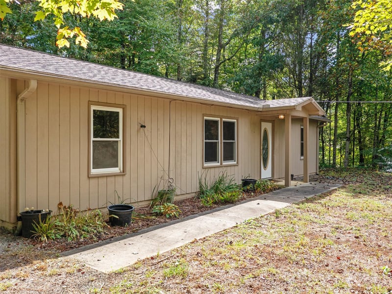 158 Dover Ln, Spruce Pine, NC 28777