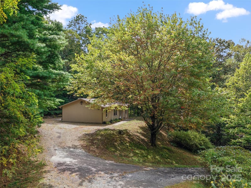 158 Dover Ln, Spruce Pine, NC 28777
