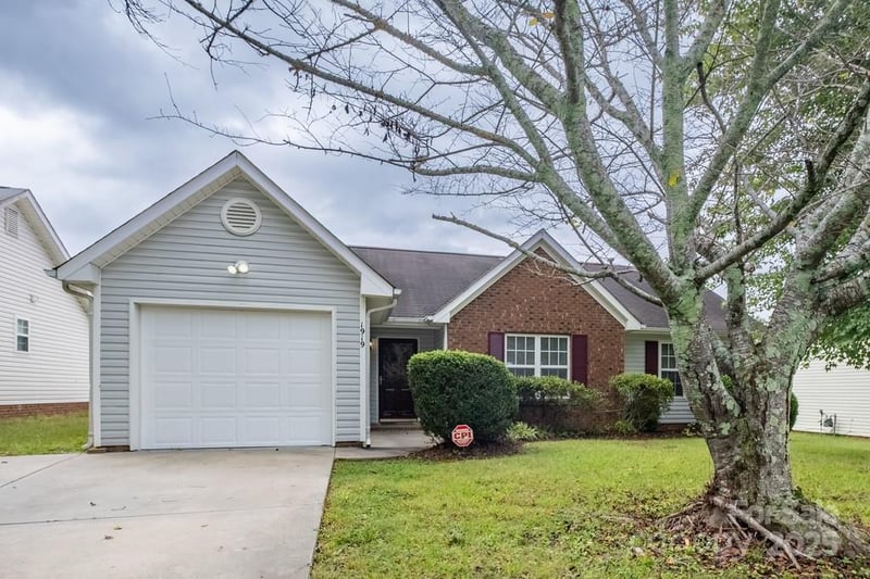 1919 Dietrich Ln, Charlotte, NC 28262