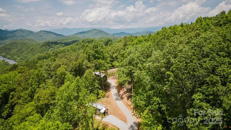 15 Pinehurst Dr, Bryson City, NC 28713