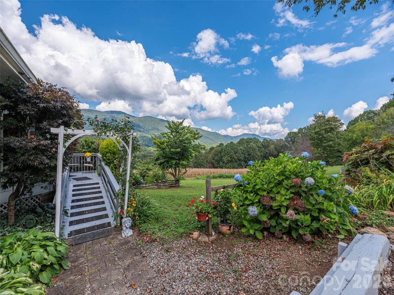 234 Sams Trl, Waynesville, NC 28786