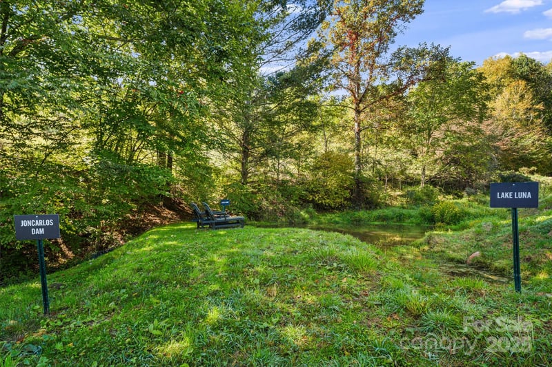 000 Maney Branch Rd, Burnsville, NC 28714