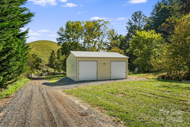 000 Maney Branch Rd, Burnsville, NC 28714
