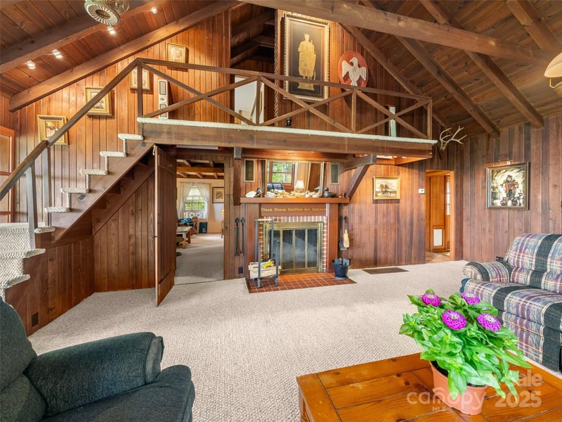 435 Upper Laurel Dr, Laurel Park, NC 28739