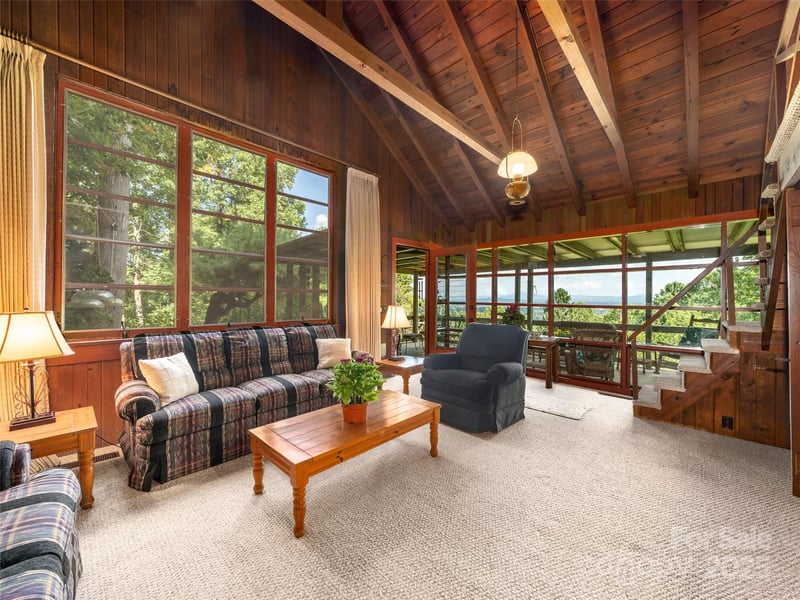 435 Upper Laurel Dr, Laurel Park, NC 28739