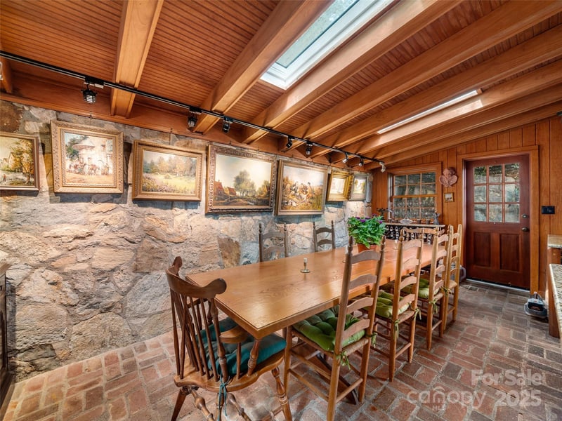 435 Upper Laurel Dr, Laurel Park, NC 28739