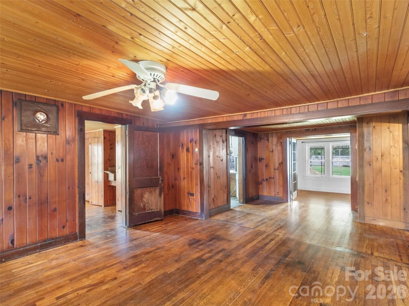 505 E Main St, Burnsville, NC 28714
