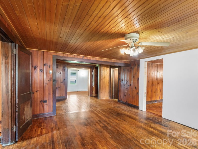 505 E Main St, Burnsville, NC 28714