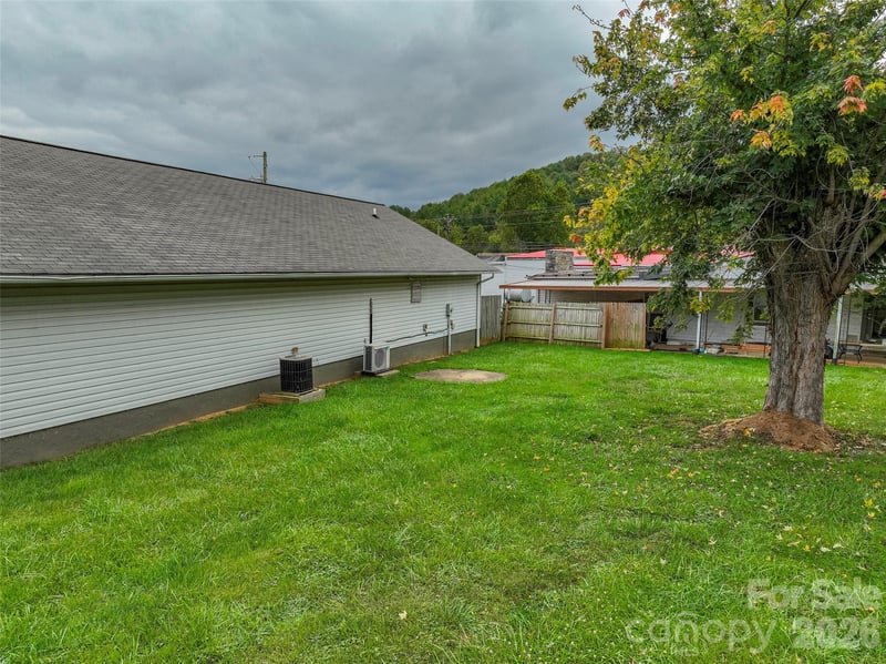 505 E Main St, Burnsville, NC 28714
