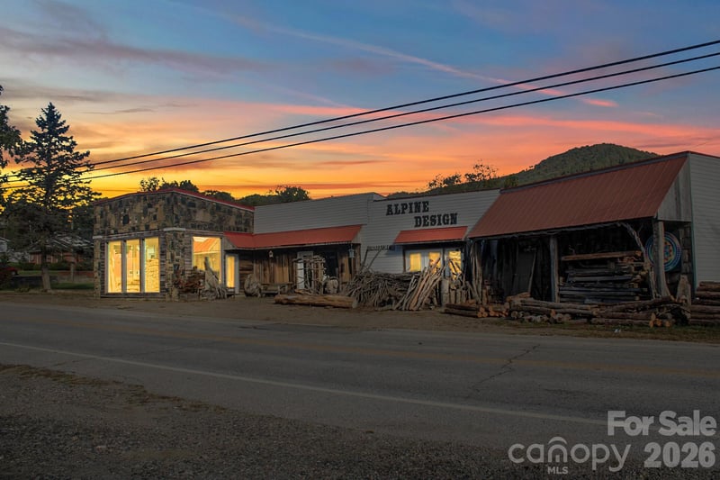 505 Main St, Burnsville, NC 28714