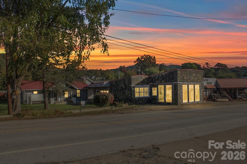 505 Main St, Burnsville, NC 28714