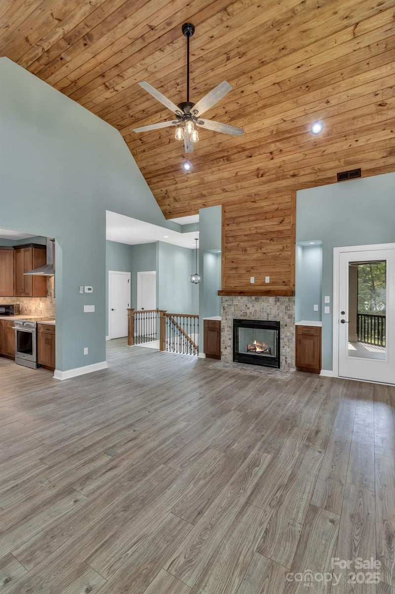 926 Settlers Trl, Mars Hill, NC 28754