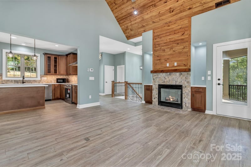 926 Settlers Trl, Mars Hill, NC 28754