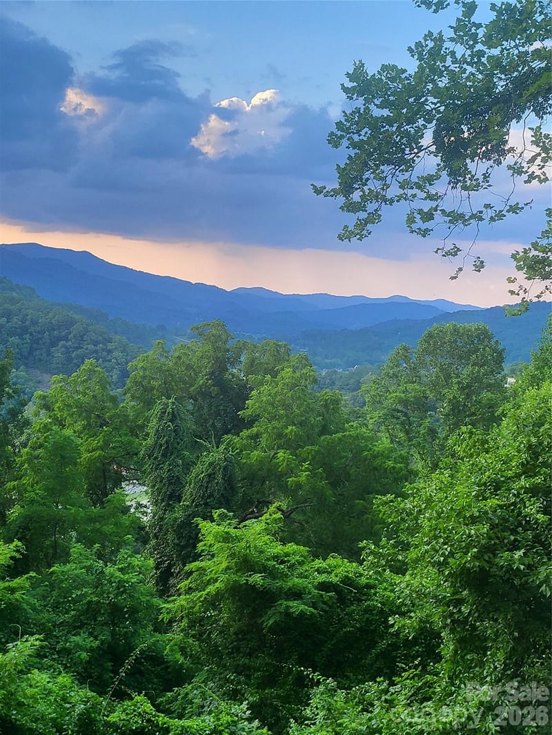 408 Whispering Winds Rd, Waynesville, NC 28785