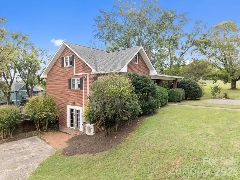 495 Fairview Rd, Asheville, NC 28803