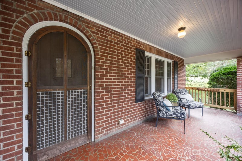 495 Fairview Rd, Asheville, NC 28803