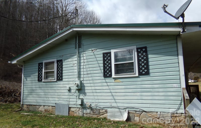 1905 Little Creek Rd, Burnsville, NC 28714
