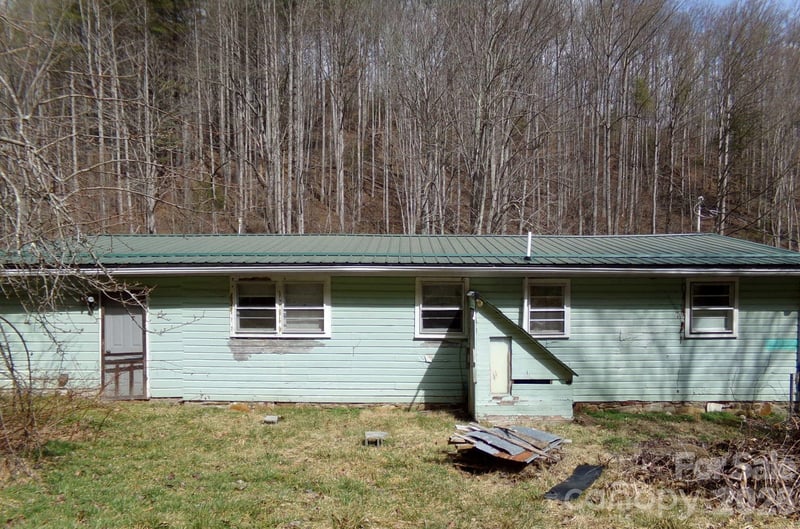 1905 Little Creek Rd, Burnsville, NC 28714