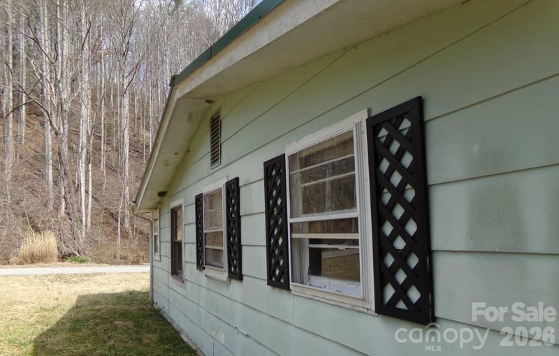 1905 Little Creek Rd, Burnsville, NC 28714
