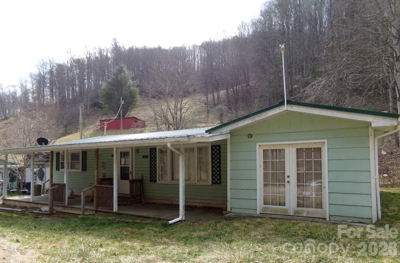 1905 Little Creek Rd, Burnsville, NC 28714