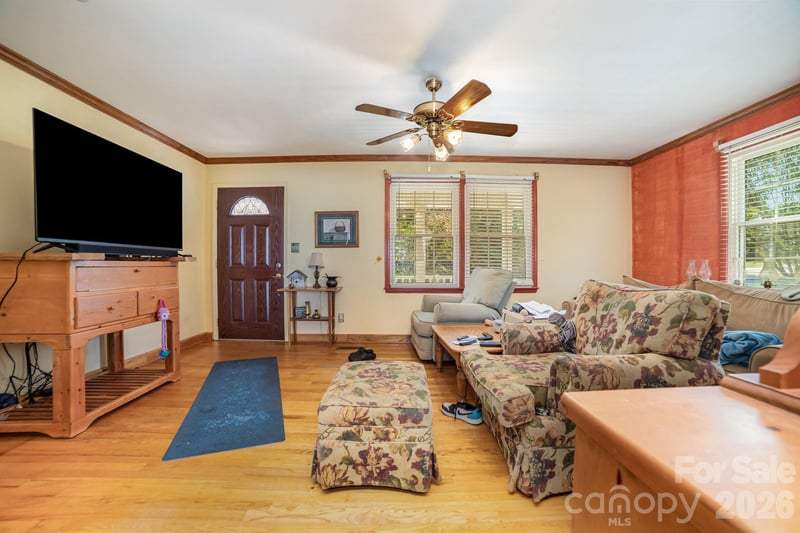 801 Windwood Dr, Gastonia, NC 28056