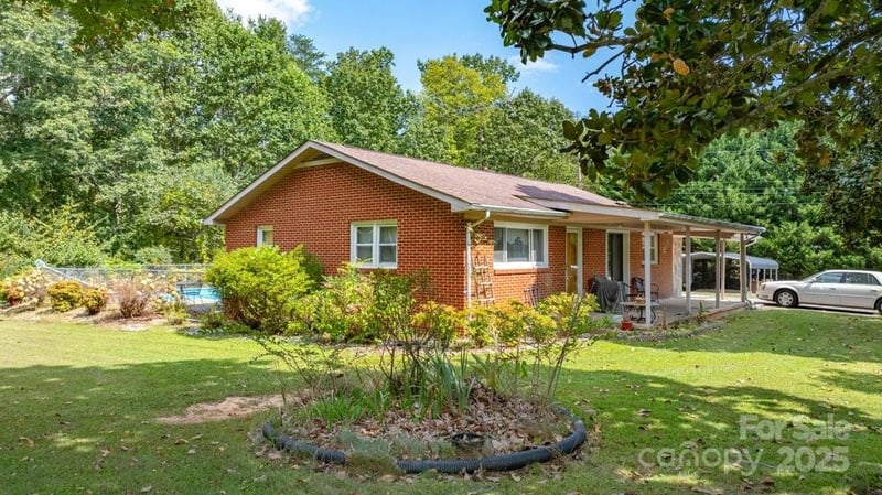 489 Ned Mcgimsey Rd, Nebo, NC 28761