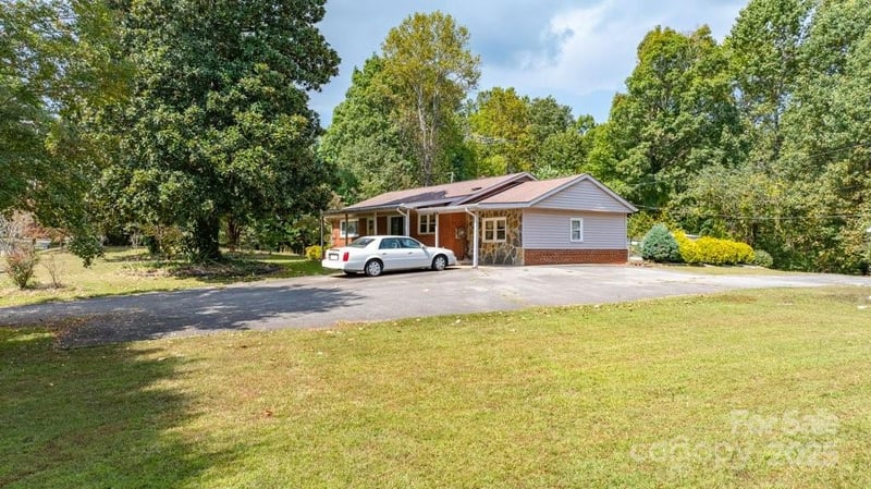 489 Ned Mcgimsey Rd, Nebo, NC 28761