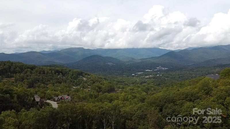 97 Settings Blvd, Black Mountain, NC 28711