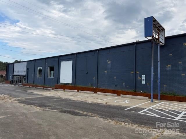 618 Meeting St, Morganton, NC 28655