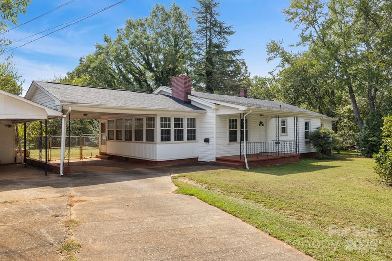 187 Oakridge Dr, Forest City, NC 28043