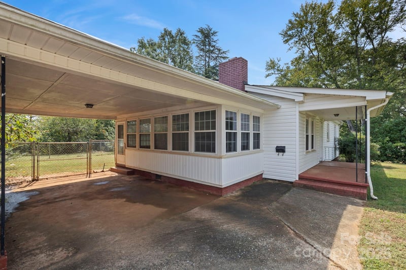 187 Oakridge Dr, Forest City, NC 28043