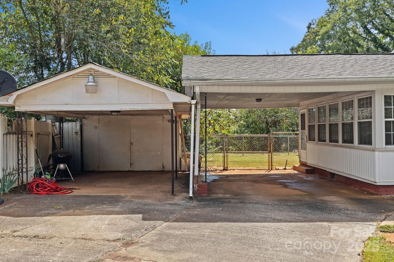 187 Oakridge Dr, Forest City, NC 28043