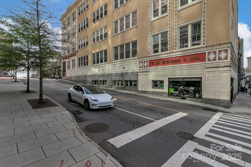 59 College St #402, Asheville, NC 28801