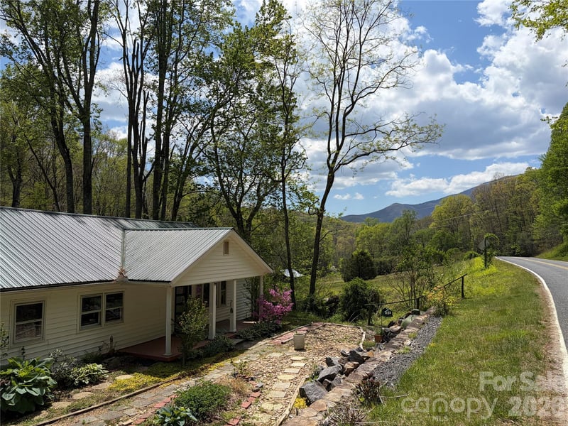 524 Clear Creek Rd, Burnsville, NC 28714