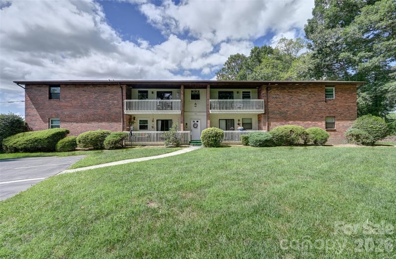 103 Oakwood Pl #3, Hendersonville, NC 28792
