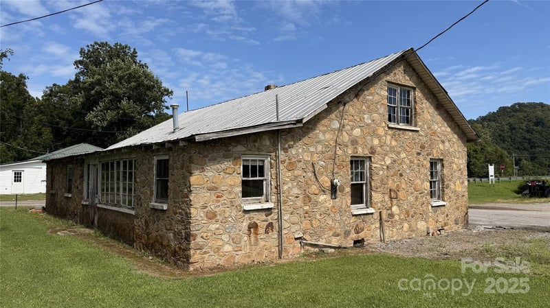 41 Upper Shut In Rd, Hot Springs, NC 27843