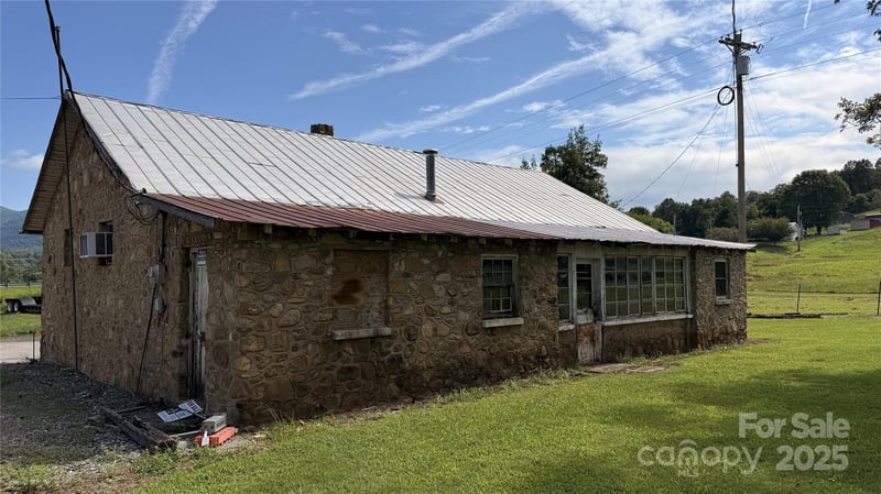41 Upper Shut In Rd, Hot Springs, NC 27843