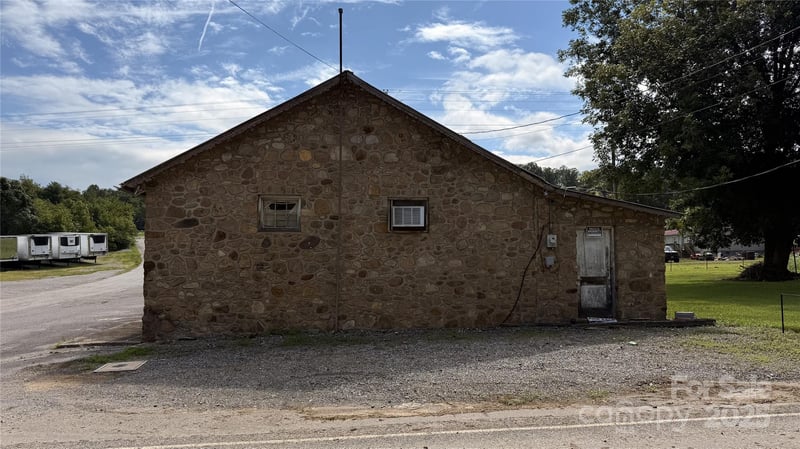 41 Upper Shut In Rd, Hot Springs, NC 27843