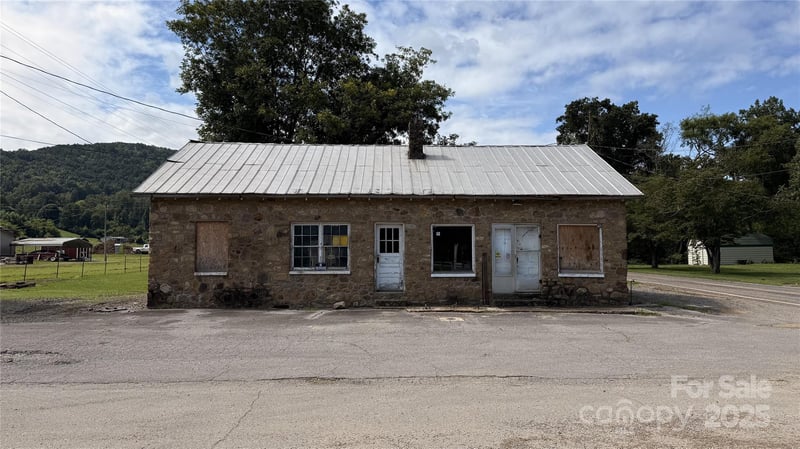 41 Upper Shut In Rd, Hot Springs, NC 27843