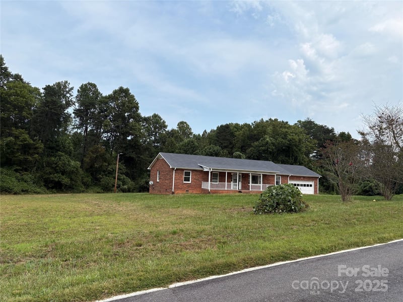 4445 Mecum Rd, Walkertown, NC 27051
