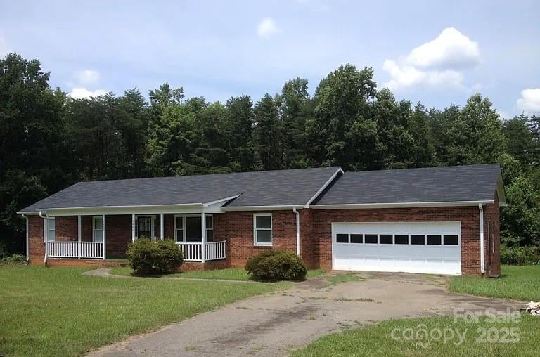 4445 Mecum Rd, Walkertown, NC 27051