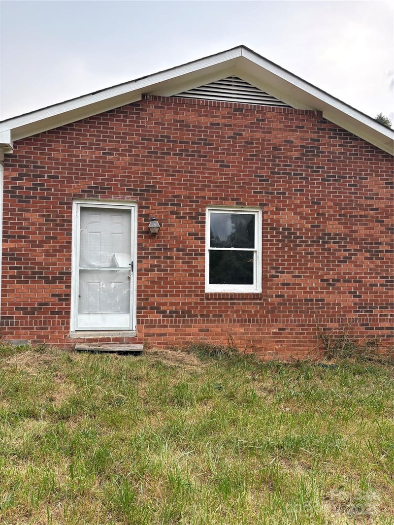 4445 Mecum Rd, Walkertown, NC 27051