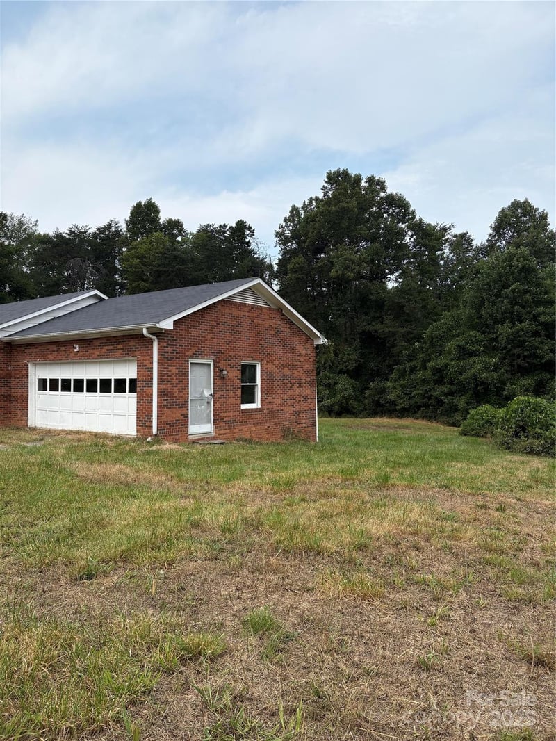 4445 Mecum Rd, Walkertown, NC 27051