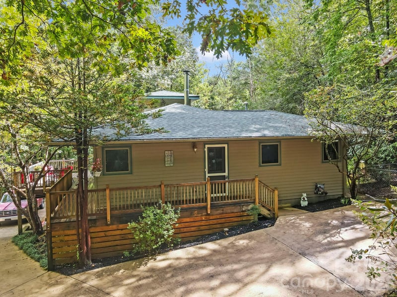 428 Lakeland Dr, Pisgah Forest, NC 28768