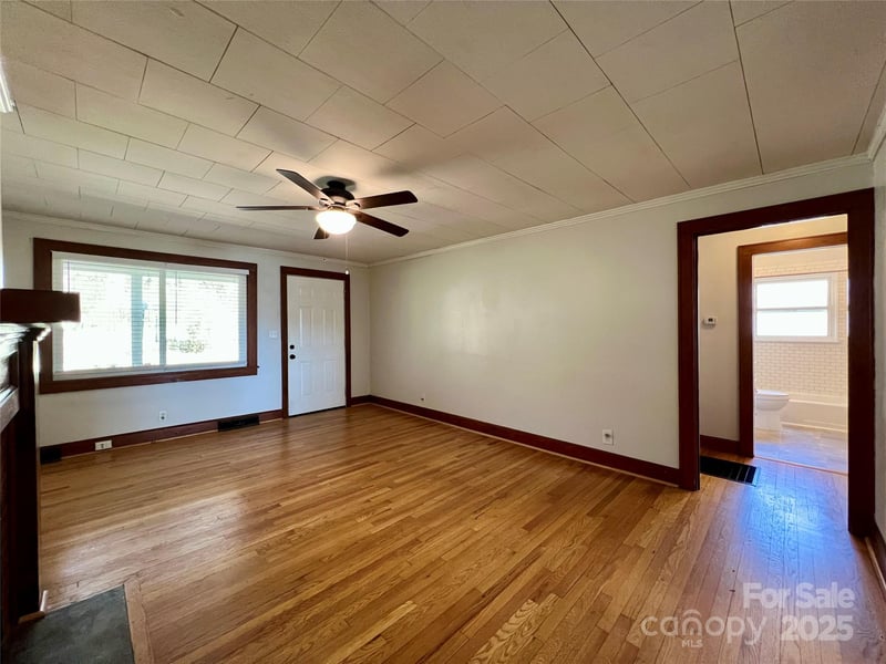 135 Haynes St, Hendersonville, NC 28791