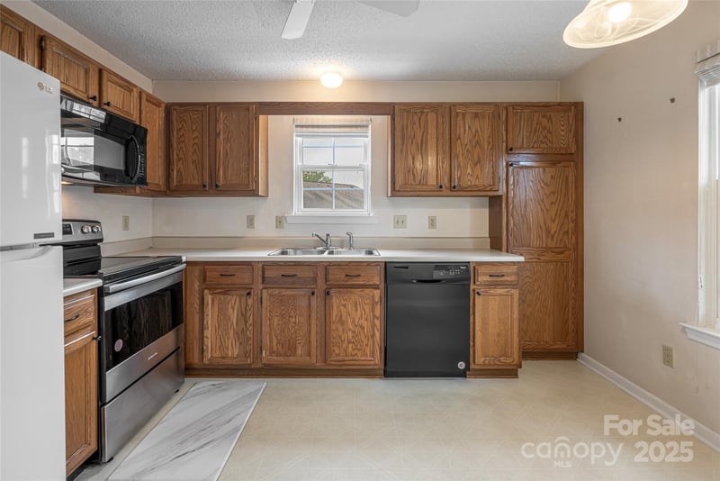 4805 Breakers Ln, Asheville, NC 28806